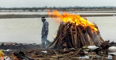 Tragis! India Mencekam, Puluhan Mayat Tersapu di Sungai Gangga