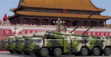 Jenderal Amerika Gemetaran, Militer China Kuatnya Kebangetan