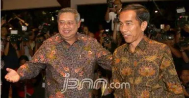 Rocky Gerung Keras! Jokowi Disebut Takut dengan SBY dan JK