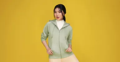 Tips Padu Padan Sweater ala Isyana Sarasvati hingga Sara Fajira