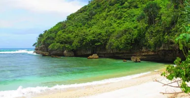 Pantai Clungup, Destinasi Alam yang Tersembunyi di Malang