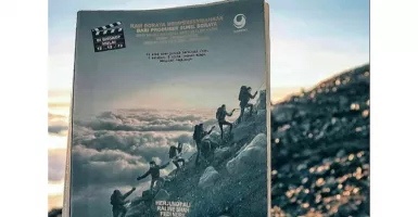 Novel 5 Cm, Kisah Seru Pendakian Puncak Tertinggi di Jawa