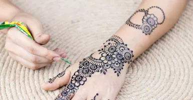 Ladies, Ini 5 Tips Merawat Henna Agar Tahan Lama di Kulit