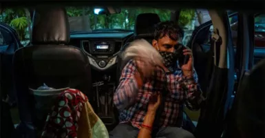 Tsunami Covid-19 di India Makin Parah, Pasien Dirawat di Mobil
