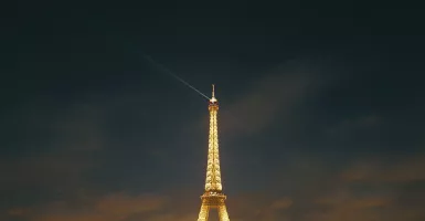 Sambut Olimpiade 2024, Menara Eiffel Tampil Beda dengan Cat Emas