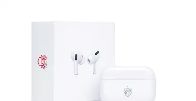 Apple Rilis AirPods Pro Edisi Imlek, Lucu Ada Logo Kerbaunya!