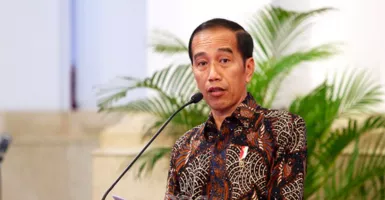 Jokowi Beri Bintang Jasa & Kenaikan Pangkat 53 Awak KRI Nanggala