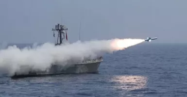 Iran Sesumbar Tenggelamkan Kapal Perang Amerika, Ada yang Ragu?