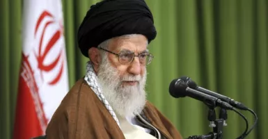 Rudal Iran Nyasar, Warga Desak Ayatollah Ali Khamenei Mundur