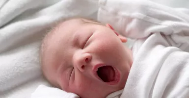 Simak Mom, 4 Makanan Enak Penyebab Bayi Susah Tidur di Malam Hari