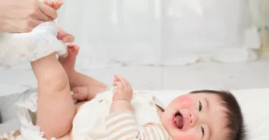 4 Tips Merawat Kulit Bayi yang Terkena Ruam Popok