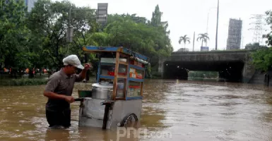 Mustahil Lengserkan Anies Baswedan Karena Banjir, Ini Sebabnya...