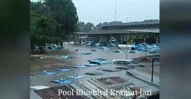 Banjir di Jakarta: Viral Foto Puluhan Taksi Blue Bird Tenggelam