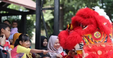 Gaet Pengunjung Saat Libur Imlek, Bazoga Gelar Atraksi Barongsai