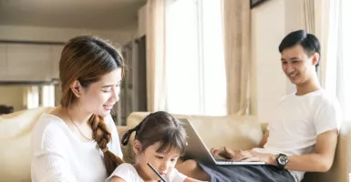 4 Cara Cerdas Orang Tua Mendampingi Anak Belajar di Rumah