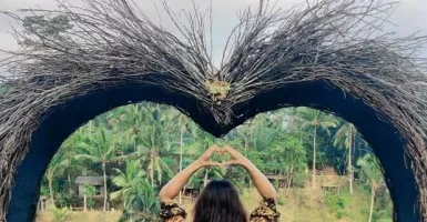 Photo Shoot di Bali, Aktris Bollywood Ini Ogah Pulang ke India