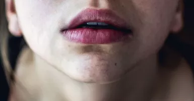 Waduh! 4 Kebiasaan Ini Perparah Bibir Kering