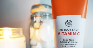 Wajah Glowing Sekali Usap dengan The Body Shop Vitamin C