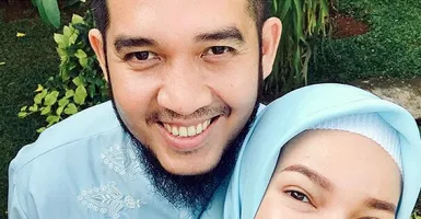 Tips Berpakaian Modis Sesuai Syar'i ala Dewi Sandra