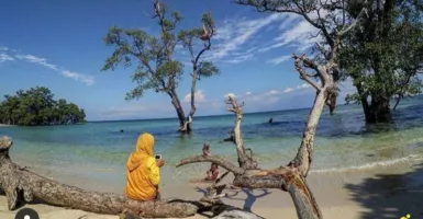 Ada Keindahan Pantai Lhok Mee di Balik Bukit Soeharto