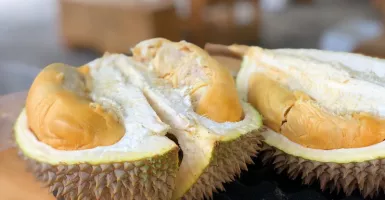 Biar Nggak Salah Belah Durian, Simak Dulu Caranya yang Benar