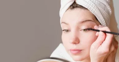 6 Trik Sederhana Menghindari Kesalahan saat Memakai Eyeliner