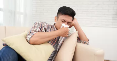 3 Cara Tangkal Sakit Flu, Salah Satunya Kunyah Permen Karet Loh
