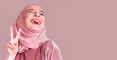 Selain Riasan, Jilbab Warna Ini Juga Bisa Buat Wajah Jadi Glowing
