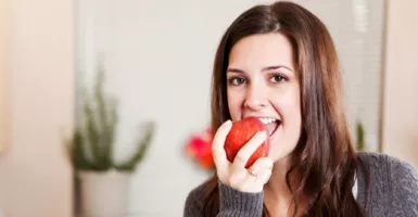 Rutin Makan Apel di Pagi Hari Ternyata Khasiatnya Mencengangkan