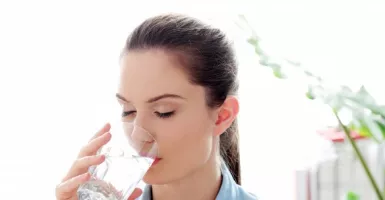 Minum Air Putih Sebelum Tidur Khasiatnya Sungguh Mencengangkan