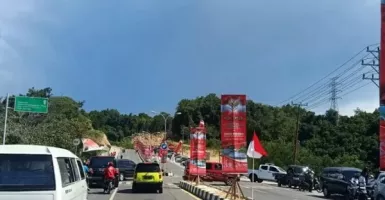 Lihat! Warga Jayapura Padati Jembatan Merah Putih Sambut Jokowi