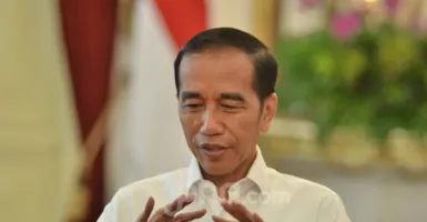 Tak Peringati Hari Antikorupsi di KPK, Jokowi Nonton Erick Thohir