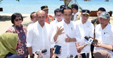 Presiden Jokowi Sentil Yasonna Laoly: Hati-hati!