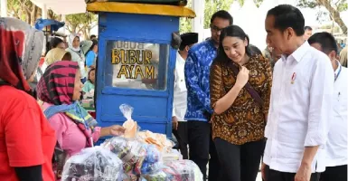 Pak Jokowi Lucu Banget, Bikin Ibu-ibu Tertawa Lebar