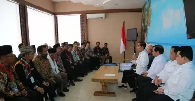 Pak Jokowi Temui Tetua Adat, Di Mana Bumi Dipijak, Di Situ...