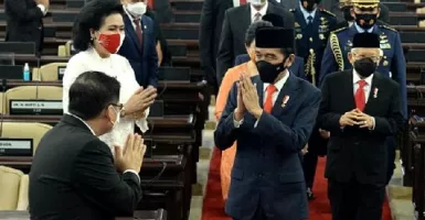 Ngeri! Mendadak 18 Tokoh Nasional Desak Jokowi, Polisi Tersudut