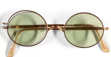 Kacamata John Lennon Terjual