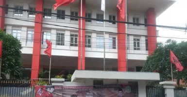 Adian Napitupulu Putar Video Ketika KPK Mau Geledah Markas PDIP