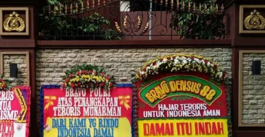Rekayasa Karangan Bunga Pojokkan Munarman, Dendam Berbahaya...
