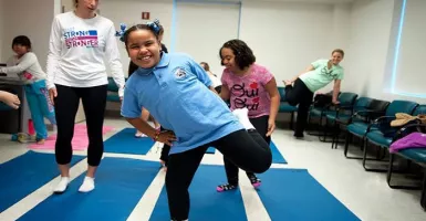 Latihan Yoga Bantu Asah Kecerdasan Anak Penyandang Disabilitas
