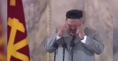 Akhirnya Kim Jong Un Meneteskan Air Mata Melihat Rakyatnya