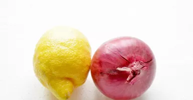 Bawang Merah dan Lemon Ampuh Singkirkan Bintik Hitam pada Wajah
