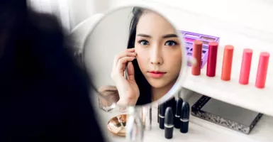 3 Tips Pakai Makeup bagi Wajah yang Mudah Berkeringat