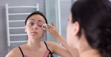 Muka Mulus dan Glowing, Ikuti 3 Langkah Tepat Membersihkan Makeup
