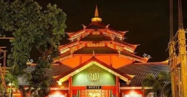 Masjid Cheng Hoo Surabaya Berhias Relief Naga dan Patung Singa