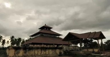 Masjid Tuha, Dulu Merupakan Benteng Perang Kerajaan Hindu