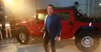 Mobil Arnold Schwarzenegger Mirip Jip Perang