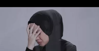 Air Mata Nissa Sabyan Pecah di Klip Video Sapu Jagat, Ingat Dosa?
