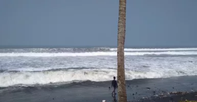 Waspada! Gelombang Tinggi 9 Meter Hantam Perairan Indonesia