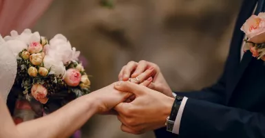 Studi Buktikan Menikah Usia Muda Bikin Hidup Lebih Bahagia